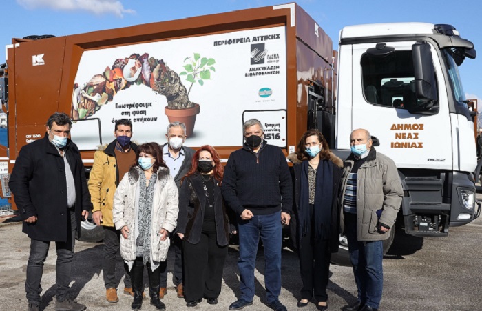 Περιφέρεια Αττικής : Συνεχίζει η παράδοση εξοπλισμού συλλογής βιοαποβλήτων και καφέ κάδων ειδικής ανακύκλωσης