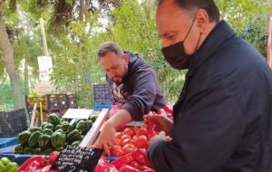 Λυκόβρυση Πεύκη : Η Γ’ Λαϊκή Αγορά Aθηνών ενισχύει το Κοινωνικό Παντοπωλείο