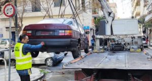 Αθήνα: Απομάκρυνση εγκαταλελειμμένων οχημάτων από τους δρόμους της πόλης