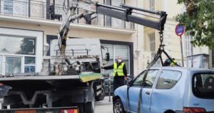 Αθήνα: Απομάκρυνση εγκαταλελειμμένων οχημάτων από τους δρόμους της πόλης