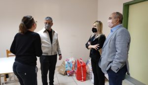 Ηράκλειο Αττικής: Πασχαλινά δώρα στα παιδιά των σχολείων της πόλης που έχουν ανάγκη από την δράση του Δήμου με το Όλοι Μαζί Μπορούμε