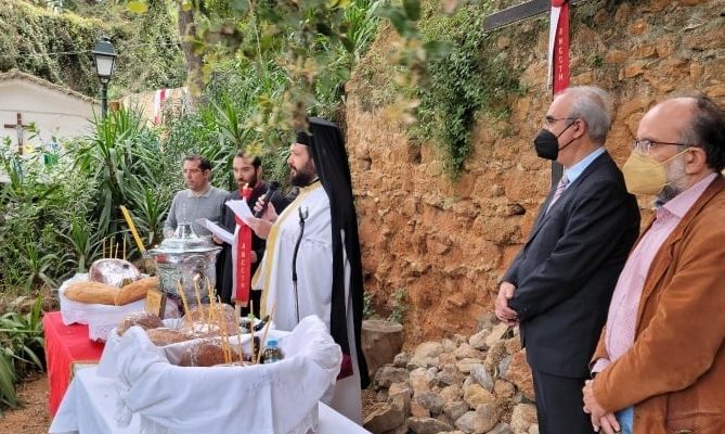 Κηφισιά:  Ο Δήμαρχος στην πανηγυρική θεία λειτουργία και αρτοκλασία στο εορτάζον παρεκκλήσιο της Παναγίας Ζωοδόχου Πηγής – Χελιδονούς