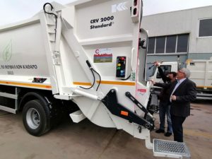 Μαρούσι: Παρελήφθησαν τα 2 νέα απορριμματοφόρα 12 τόνων παρουσία του Δημάρχου