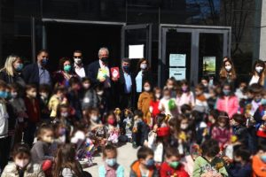 Μαρούσι : Παιδιά του 5ου Νηπιαγωγείου έψαλλαν στο Δήμαρχο τα κάλαντα του Λαζάρου