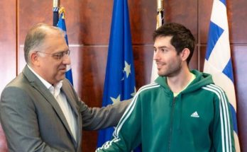 Τον χρυσό Ολυμπιονίκη και παγκόσμιο πρωταθλητή του άλματος εις μήκος Μίλτο Τεντόγλου, υποδέχτηκε ο Υπουργός Προστασίας του Πολίτη