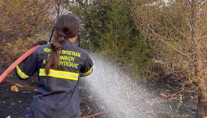ΣΠΑΥ: Πυρκαγιά στην περιοχή της Γλυφάδας στη δασική έκταση στο τέρμα της οδού Λόρδου Βύρωνα