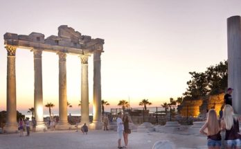Τουρκία: Άνοιξαν νυχτερινό κέντρο δίπλα στον Ναό της Αθηνάς στην Αττάλεια