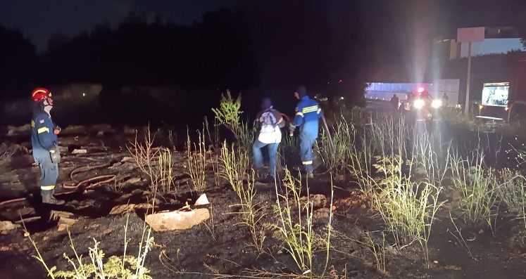 Πεντέλη: Η πολιτική προστασία και οι εθελοντές του Δήμου έσωσαν από πυρκαγιά το δάσος στην οδό Καραϊσκάκη στα σύνορα Μελισσίων και Κηφισιάς