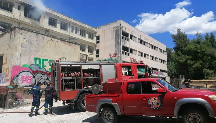 Πεντέλη: Υπό έλεγχο η πυρκαγιά στο νοσοκομείο πρώην ΙΚΑ «Παπαδημητρίου»