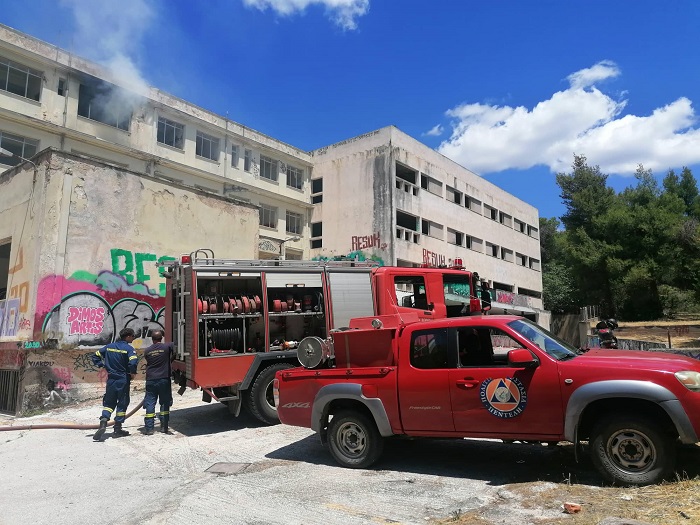 Πεντέλη: Υπό έλεγχο η πυρκαγιά στο νοσοκομείο πρώην ΙΚΑ «Παπαδημητρίου»