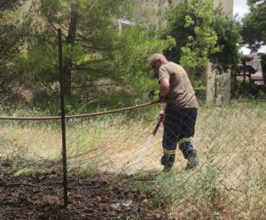 Μικρής έκτασης φωτιά εκδηλώθηκε σήμερα το πρωί  οδό Κρυστάλλη Αγίας Τριάδας Πεντέλης