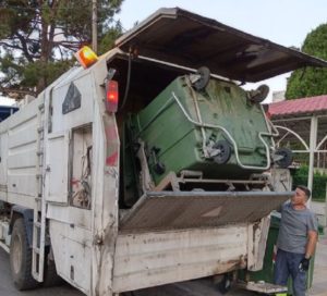 Πεντέλη: Ξεκίνησε και πάλι το πλύσιμο των κάδων στο Δήμο με ειδικό όχημα πλυντήριο