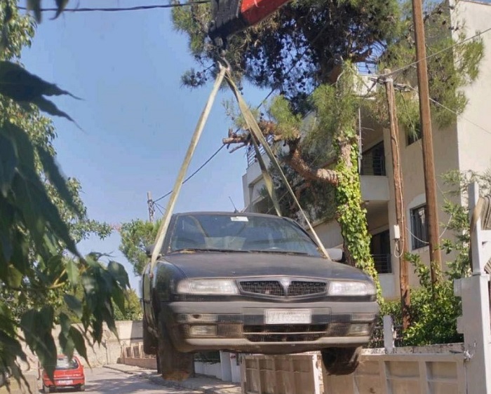 Λυκόβρυση Πεύκης: Συνεχίζεται η περισυλλογή εγκαταλελειμμένων οχημάτων από τον Δήμο