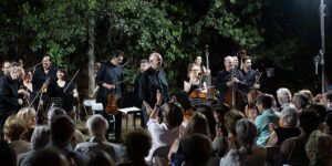 Μαγική συναυλία της ορχήστρας Academica του Ωδείου Αθηνών στον αύλειο χώρο της ΒΙΛΑΣ ΒΑΡΣΟΥ στην Κηφισιά