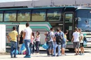 Περιφέρεια Αττικής : Προχωρούν με γοργούς ρυθμούς τα αναγκαία βήματα για την έγκαιρη ολοκλήρωση των διαδικασιών δωρεάν μεταφοράς μαθητών
