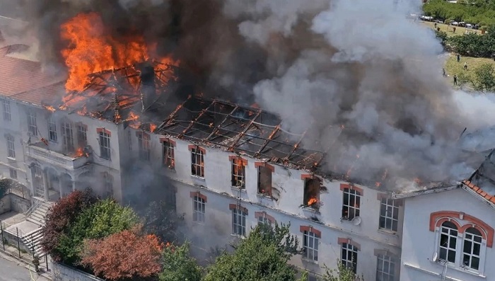 Καταστράφηκε από την φωτιά ολοσχερώς το ελληνικό νοσοκομείο της Κωνσταντινούπολης