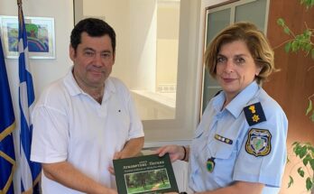 Λυκόβρυση Πεύκη: Τη διοικήτρια του Αστυνομικού Τμήματος Πεύκης υποδέχθηκε ο Δήμαρχος