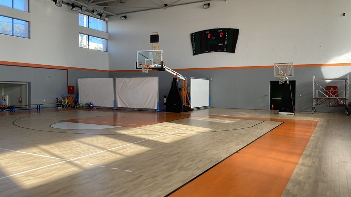 Πεντέλη: Νέο σύγχρονο δάπεδο στο Κλειστό Γυμναστήριο «Παναγιώτης Τριανταφύλλου» στα Μελίσσια