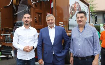Περιφέρεια Αττικής: Παράδοση καφέ κάδων, απορριμματοφόρων συλλογής βιοαποβλήτων στον Δήμο Δάφνης - Υμηττού