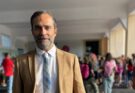 Ο δημοσιογράφος και πολιτευτής στον Βόρειο Τομέα με την Ν.Δ, Φώτης Καρύδας στο 2ο δημοτικό σχολείο της Κηφισιάς για να ευχηθεί καλή σχολική χρονιά στους μαθητές