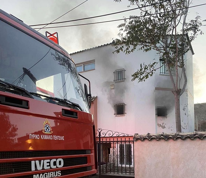 Πυρκαγιά σε οικία στην περιοχή Καλλιθέα Πεντέλης – Με απεγκλωβισμό ένας ανήλικα