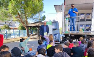 Ο Δήμος μαθαίνει στα παιδιά το πώς γίνεται σωστά η οικιακή Ανακύκλωση
