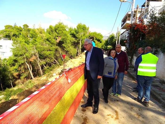Μαρούσι: Αυτοψία του Δημάρχου Αμαρουσίου στο έργο αποκατάστασης του πρανούς επί της οδού Ερεσσού (Ν. Λέσβο)