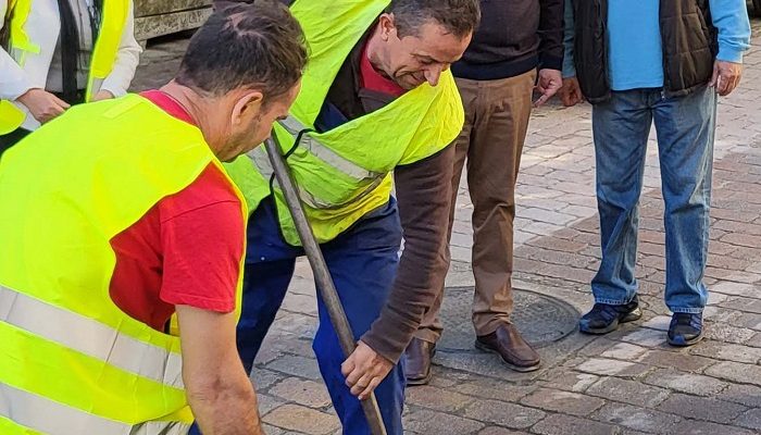 Μαρούσι:  Αυτοψία του Δημάρχου Αμαρουσίου στις εργασίες καθαρισμού φρεατίων απορροής υδάτων