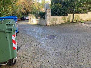 Πεντέλη: Συνεχίζονται καθημερινά οι εργασίες καθαρισμού και περιποίησης του πρασίνου σε πεζοδρόμους, άλση, πάρκα και πλατείες σε όλη την πόλη