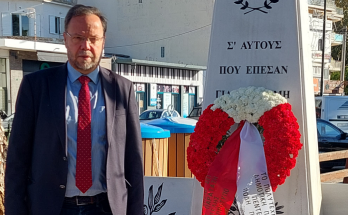 Αντιπροσωπεία μελών της παράταξής «ΠΕΝΤΕΛΗ ΠΟΛΗ ΠΡΟΤΥΠΟ» κατέθεσε στεφάνι στο ηρώο των πεσόντων για την επέτειο του Πολυτεχνείου