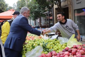 Περιφέρεια Αττικής : «Καλάθι αλληλεγγύης» για τις ευπαθείς ομάδες από την Περιφέρεια, το «Όλοι Μαζί Μπορούμε», τους παραγωγούς και πωλητές Λαϊκών Αγορών