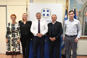 Περιφέρεια Αττικής: Συνάντηση του Περιφερειάρχη με τον Δήμαρχο Τροιζηνίας – Μεθάνων για τα έργα οδοποιίας και οι αναπλάσεις που χρηματοδοτούνται από την Περιφέρεια