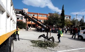 Χαλάνδρι:  Απορριμματοφόρα, αρπάγες και σάρωθρα επιστρατεύονται στην ενημέρωση των μαθητών για τον καφέ κάδο