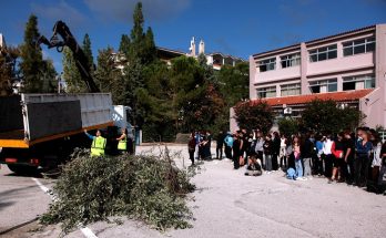 Χαλάνδρι:  Απορριμματοφόρα, αρπάγες και σάρωθρα επιστρατεύονται στην ενημέρωση των μαθητών για τον καφέ κάδο