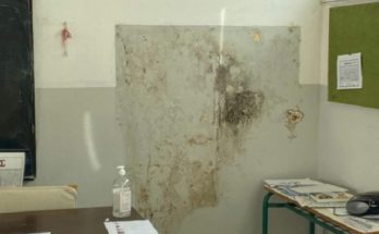 1ο Δημοτικό Ηρακλείου Αττικής στο διάδρομο όταν σοβάδες έπεσαν από την οροφή