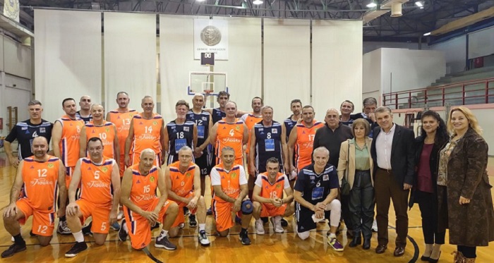 Χριστουγεννιάτικος, φιλανθρωπικός αγώνας ανάμεσα σε παλιές δόξες του ελληνικού μπάσκετ και την ομάδα των Εθελοντών της πόλης