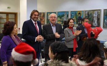 Μαρούσι : Τα παιδιά των Δημοτικών Παιδικών Σταθμών, των Νηπιαγωγείων και Δημοτικών Σχολείων της πόλης τραγούδησαν Χριστουγεννιάτικα κάλαντα στο Δήμαρχο