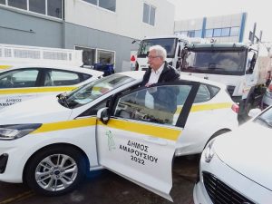 Μαρούσι: Παρελήφθησαν 3 νέα ημιφορτηγά και 3 νέα επιβατικά οχήματα παρουσία του Δημάρχου