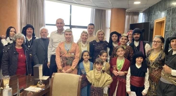 Μεταμόρφωση: Τα πρωτοχρονιάτικα κάλαντα έψαλλαν σήμερα στον Δήμαρχο παιδιά του Σύλλογου Ποντίων Μεταμόρφωσης «Ο Εύξεινος Πόντος».