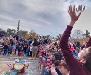 Πεντέλη: Χριστουγεννιάτικη διάθεση  και εορταστικό πρόγραμμα στην Πλατεία της Νέας Πεντέλης από τον Δήμο για τα παιδιά