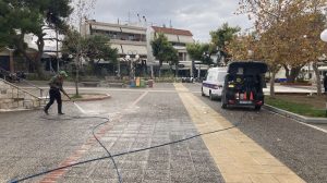 Πεντέλη : Καθαρισμός και πλύσιμο της Πλατείας Πλατεία Αγίου Γεωργίου Μελισσίων –Τοποθέτηση  φωτεινής σήμανσης της διάβασης πεζών