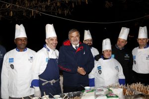 Περιφέρεια Αττικής: Σ’ ένα λαμπερό κλίμα φωταγωγήθηκε το Χριστουγεννιάτικο Δέντρο της Περιφέρειας στο Πεδίο του Άρεως