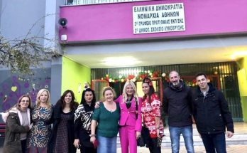 Λυκόβρυση Πεύκη:  Η υποψήφια Δήμαρχος Μαρίνα Σταυράκη Πατούλη, στο Χριστουγεννιάτικο Bazaarτου 2ου Δημοτικού Σχολείου Λυκόβρυσης