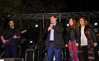 Λυκόβρυση Πεύκη: Άναψε το Χριστουγεννιάτικο Δέντρο και στη Λυκόβρυση