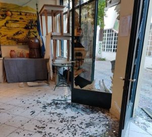 Σύλλογος Κρητών Αμαρουσίου «Ο Κρηταγενής Ζευς»: Άγνωστοι έσπασαν τα τζάμια και προκάλεσαν βανδαλισμούς