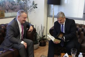Περιφέρεια Αττικής: Συνάντηση του Περιφερειάρχη με τον Πρέσβη του Ηνωμένου Βασιλείου στην Ελλάδα Mathew Lodge