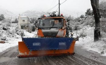 Στα βόρεια προάστια πυκνή χιονόπτωση