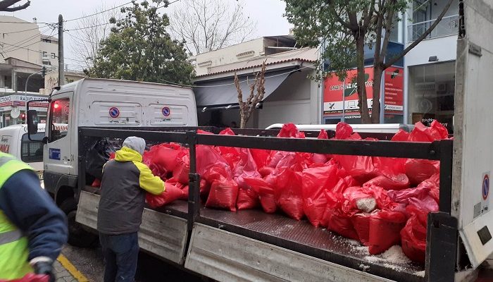 Κηφισιά: Στους δρόμους  οι αλατιέρες του Δήμου - Διατίθενται σακούλες με αλάτι