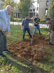 Κηφισιά: «Σύλλογος  Ο ΚΗΦΙΣΣΟΣ» Δεντροφύτευτη μεταξύ των οδών Ποταμού και Καλαβρύτων στις Αδάμες