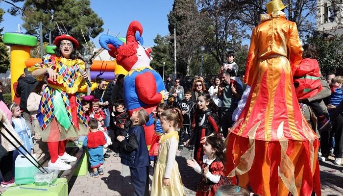 Νέα Ιωνία: Με μεγάλη συμμετοχή και αποκριάτικο ξεφάντωμα το «Καρναβάλι των Χρωμάτων» του Δήμου